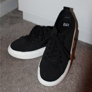 SIZE 9 ! BLACK SOFT MATERIAL WITH PLATFORM BOTTOM